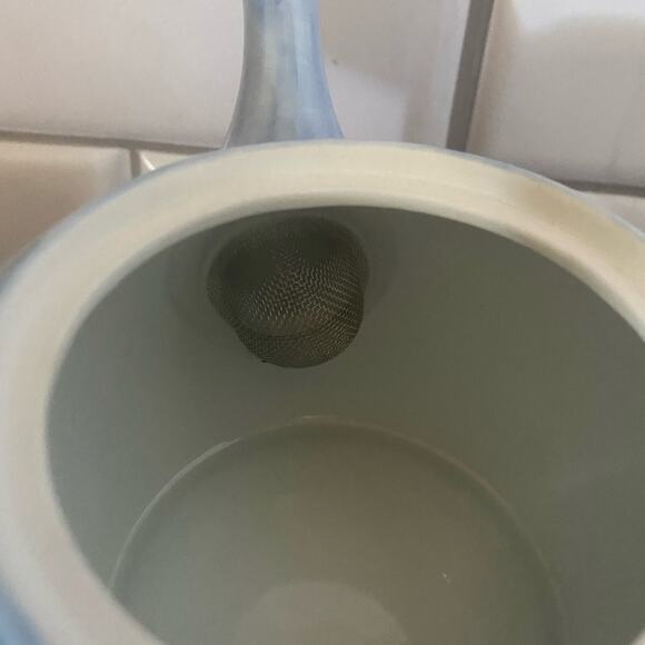 Small Asian Blue Floral White Reeds Single serving teapot two matching cups - Picture 6 of 6